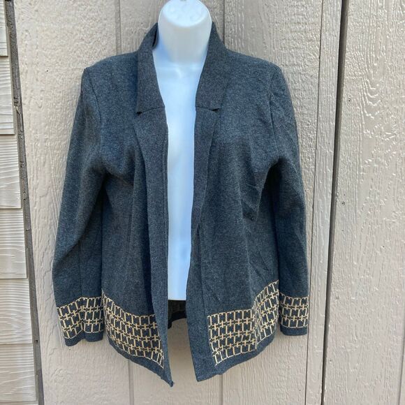 Alfred Dunner Sweaters - Alfred Dunner petite gray collared  Cardigan w/ geometric design women’s size S